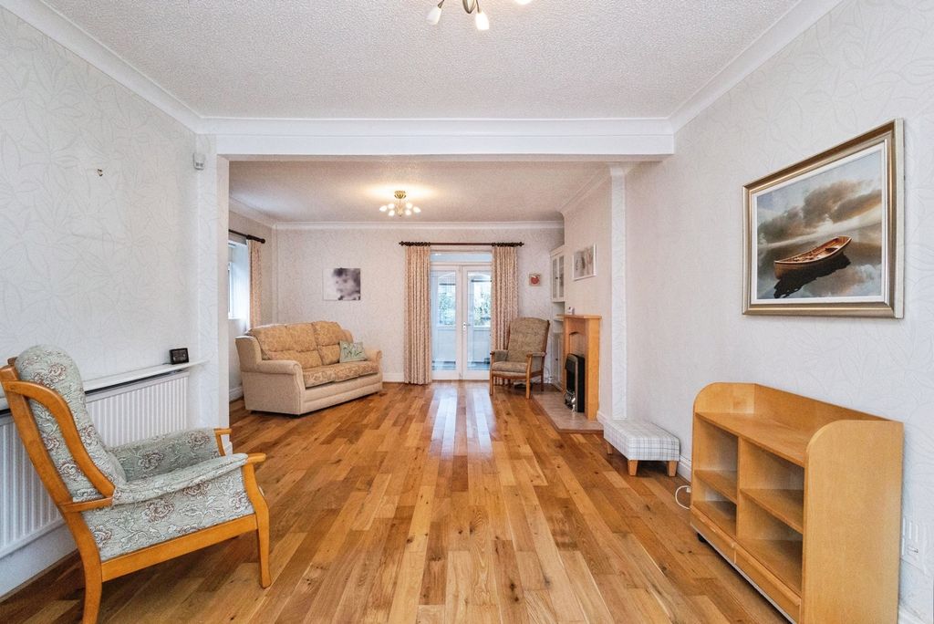 Property photo 3 of 16 Living Room