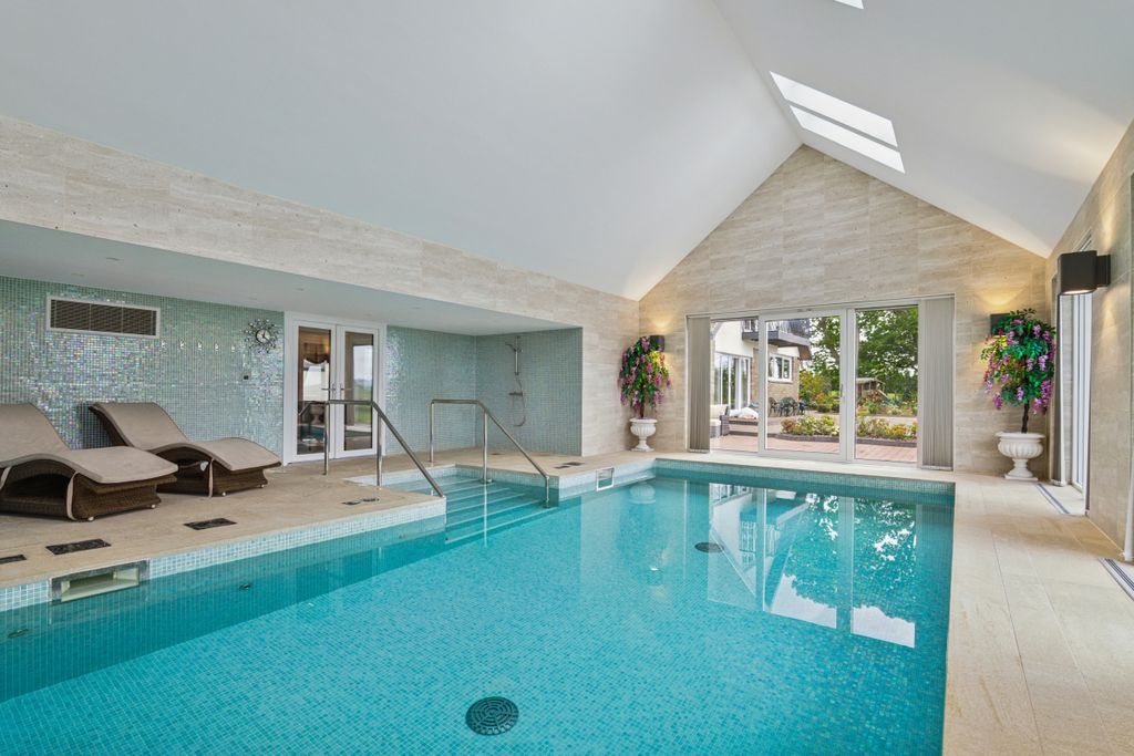 Property photo 3 of 69