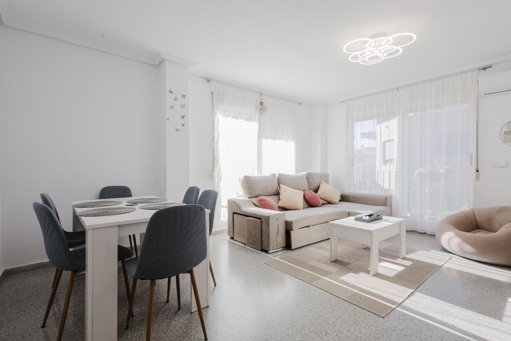 Property photo 1 of 32