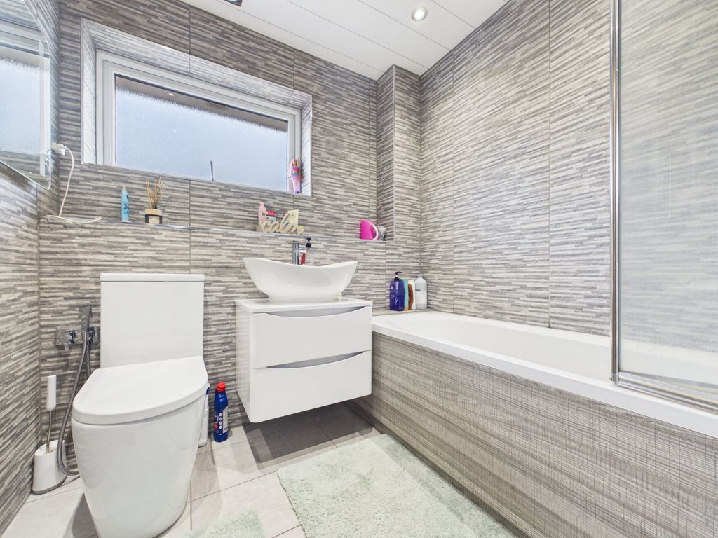 Additional image 3 of 3 bed terraced house for saleThe Spinney, Chesham, Buckinghamshire HP5