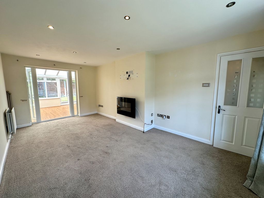 Property photo 2 of 27