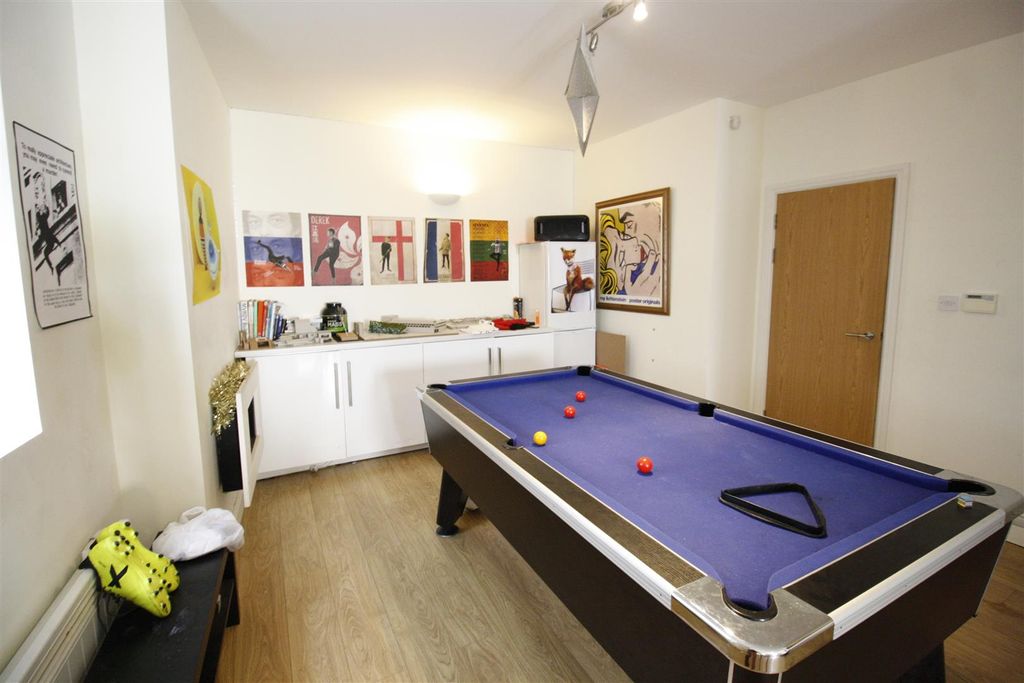 Property photo 3 of 19 10 Russel Court (6).Jpg