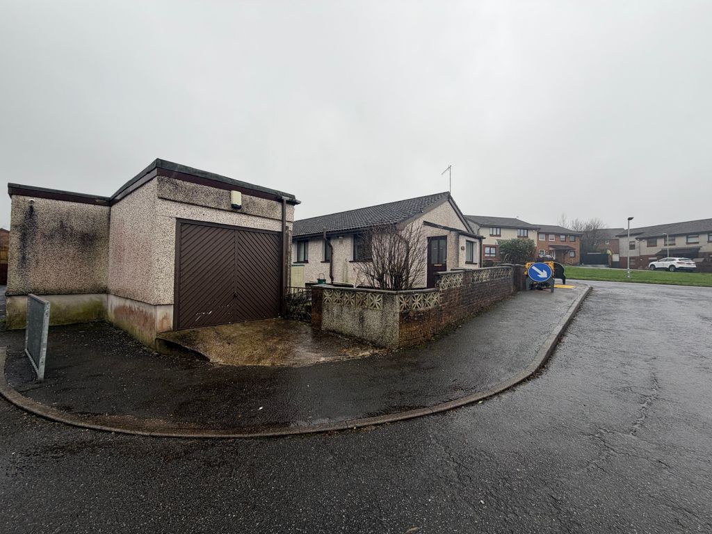 Property photo 1 of 10 Balcony