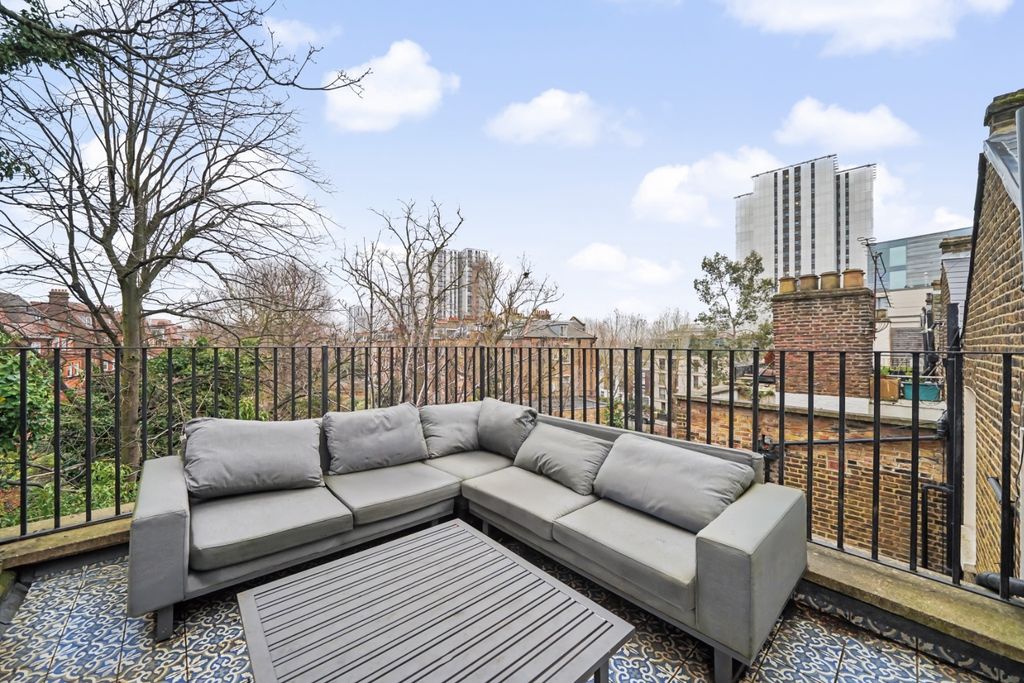 Property photo 3 of 8 4845224