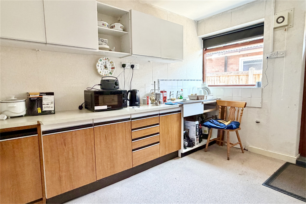 Property photo 2 of 19 Kitchen