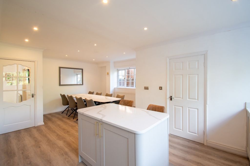 Property photo 2 of 33 Picture No. 30