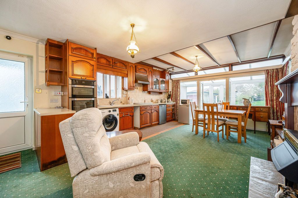 Property photo 3 of 19 Photo 6
