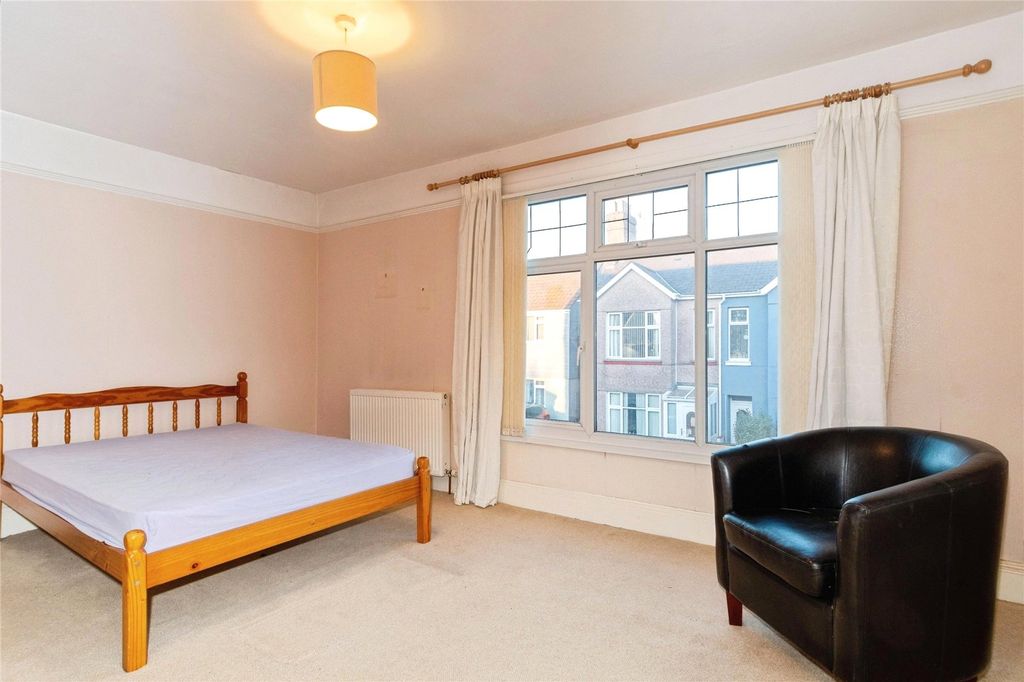 Property photo 2 of 22 Bedroom 1