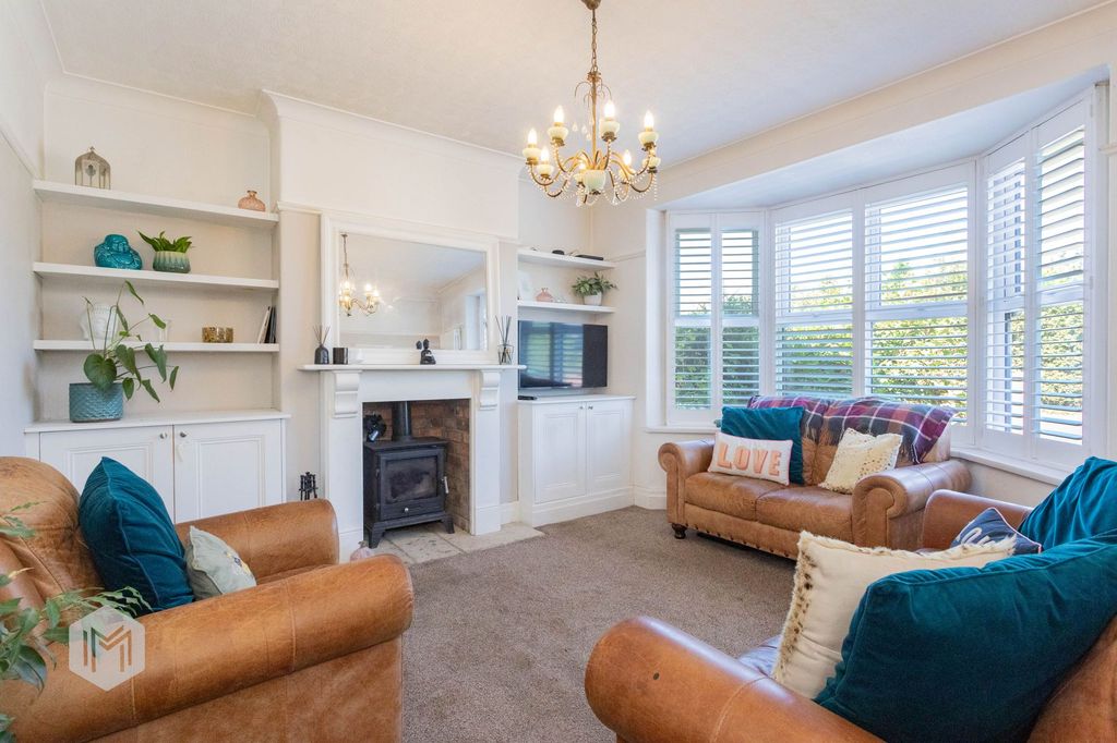 Property photo 2 of 32