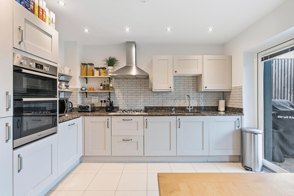 Property photo 3 of 17 Kitchen