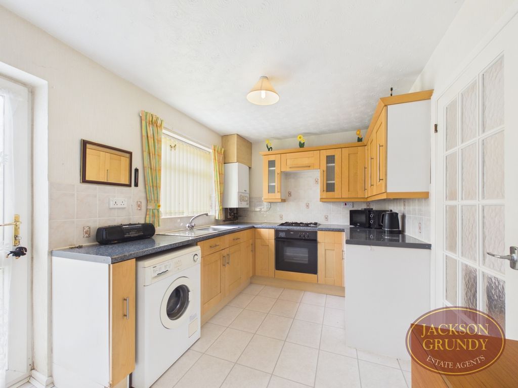 Property photo 3 of 15 Kennet Close