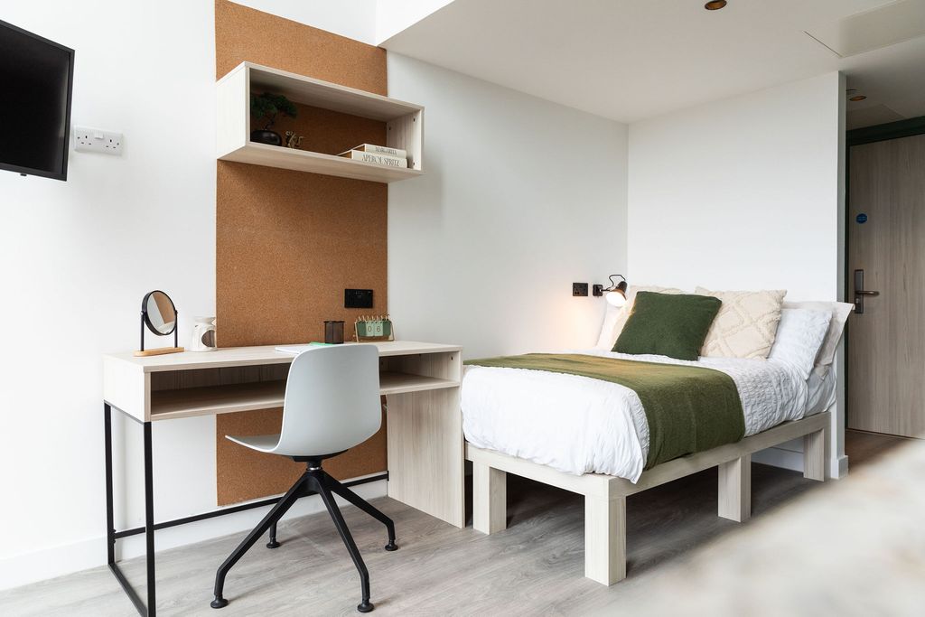 Property photo 1 of 29 Penthouse Studio (21)