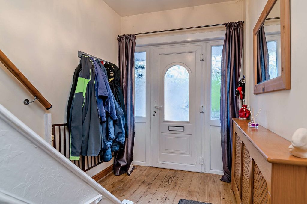 Property photo 2 of 20