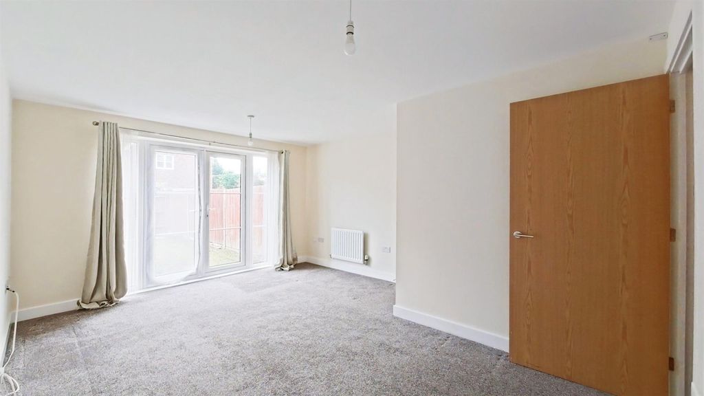 Property photo 3 of 17 Lounge.Jpg