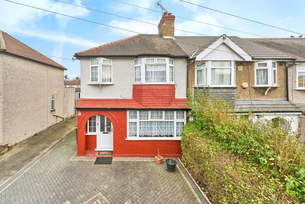 Property photo 1 of 17 Site Front