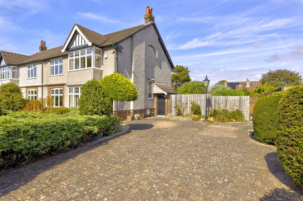 Property photo 2 of 50 60 Eshe Road North-3.Jpg