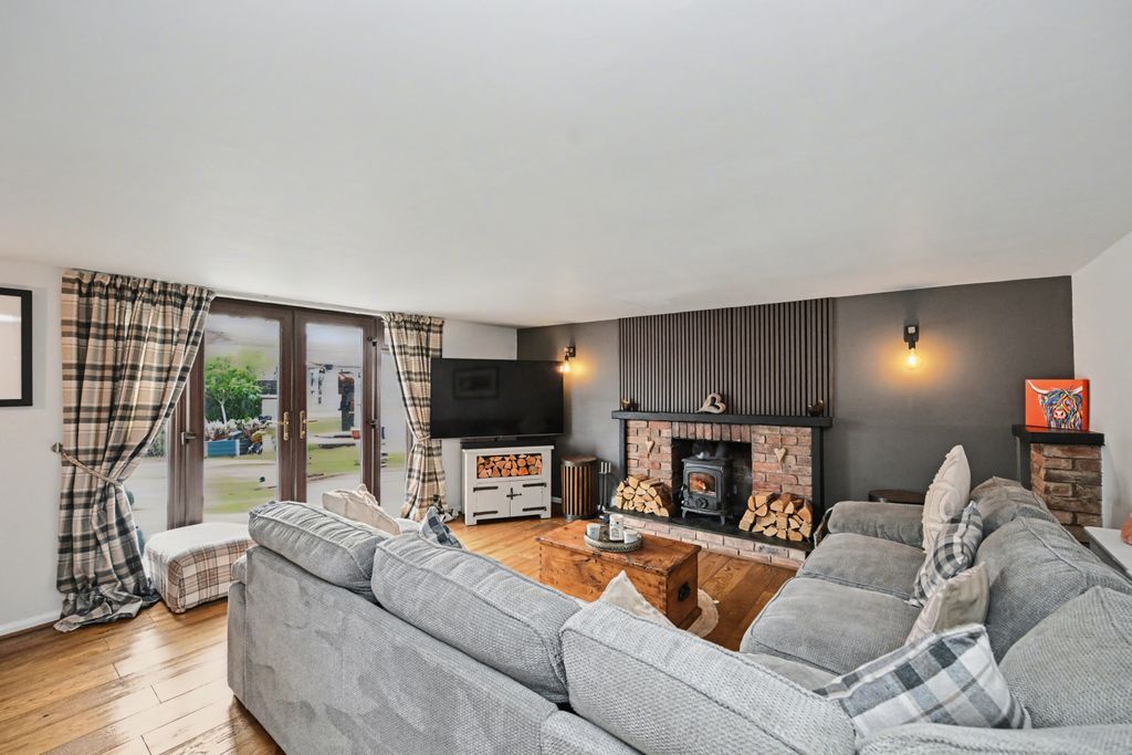 Property photo 3 of 27