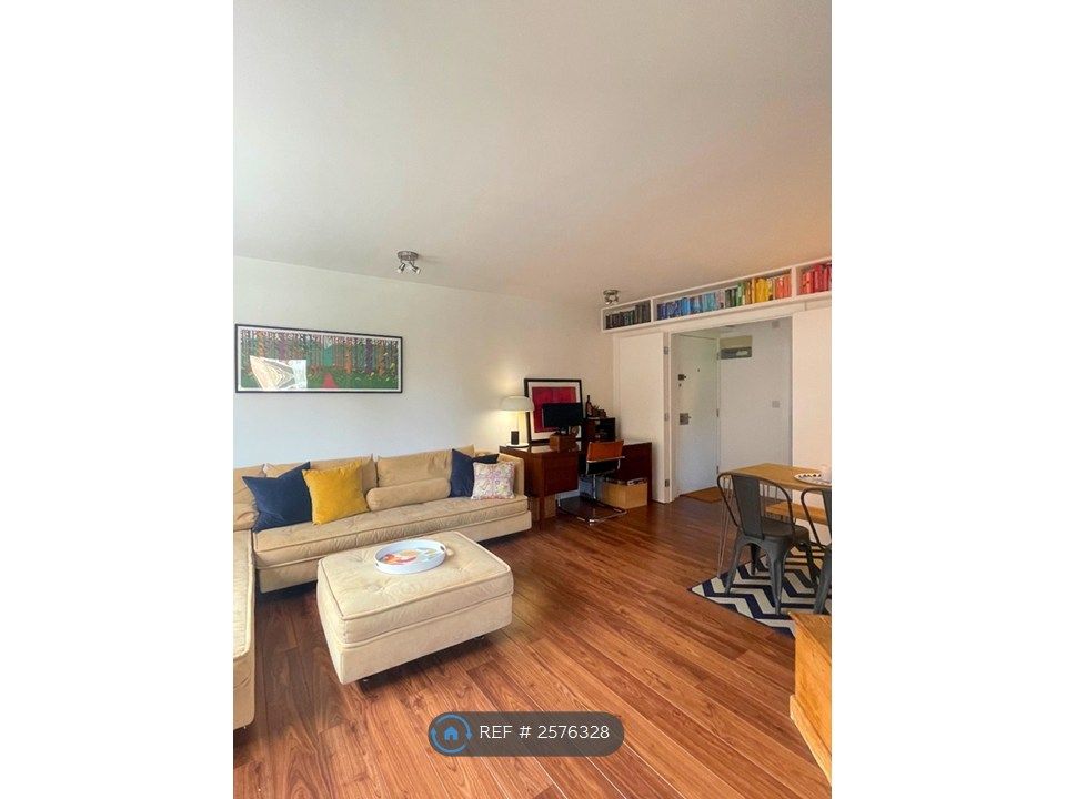 Property photo 3 of 11 Living Room