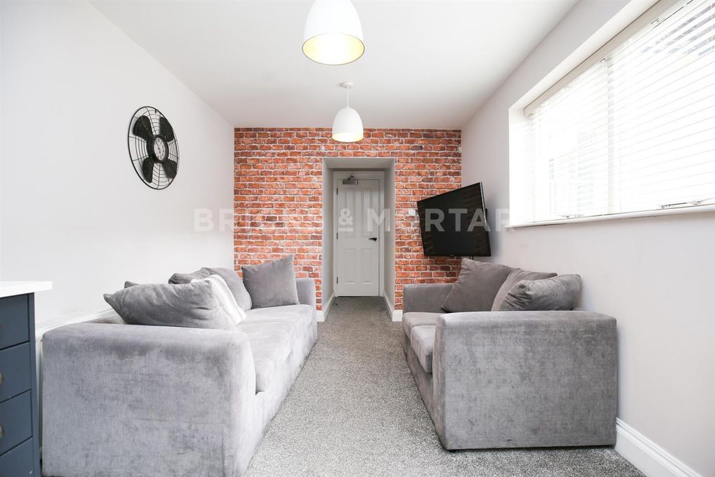 Property photo 2 of 19 L6Ygumutguu1Xcompdqbsw.Jpg