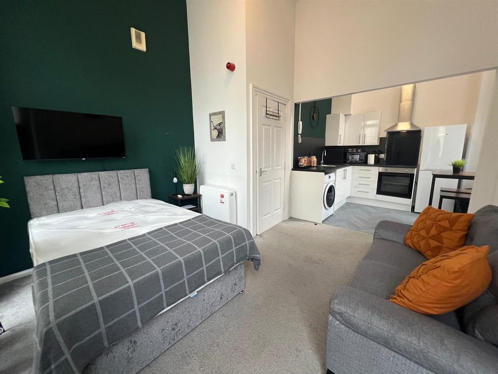 Property photo 1 of 6 Studio:Living Area.Jpg