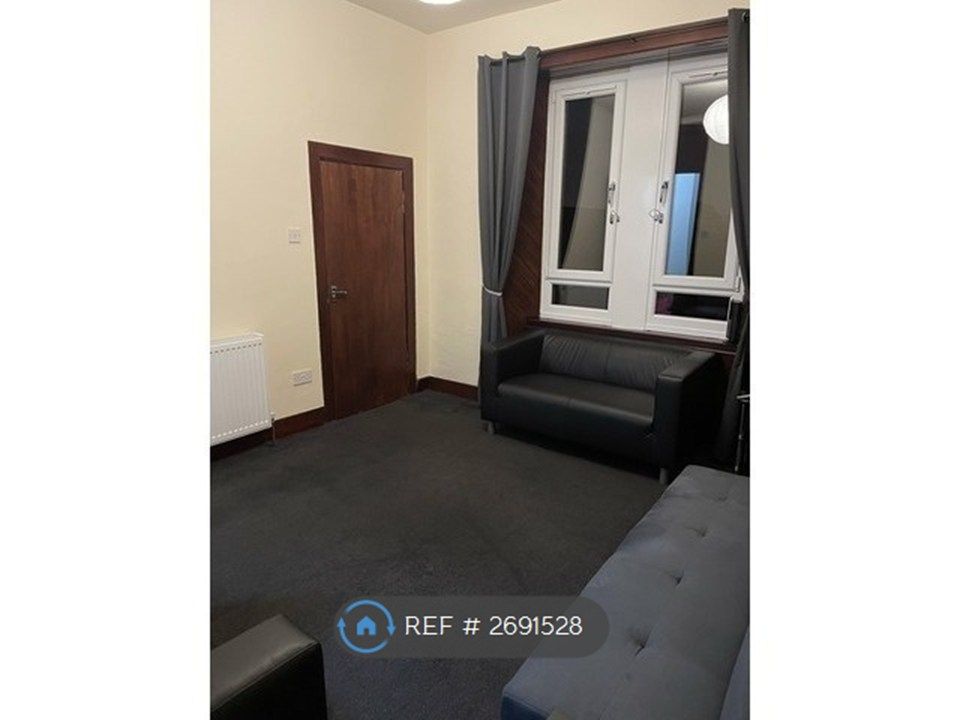 Property photo 2 of 8 Living Room