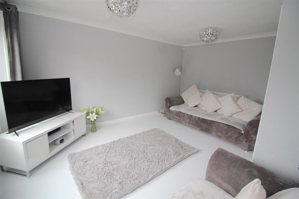 Property photo 2 of 10 Lounge