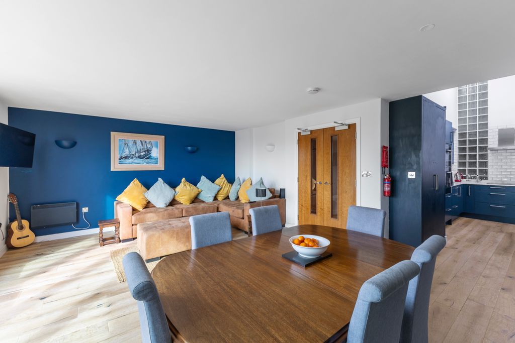 Property photo 3 of 25 28 Leading Edge, 80 Hotwell Road, Bristol Bs8 4Uj