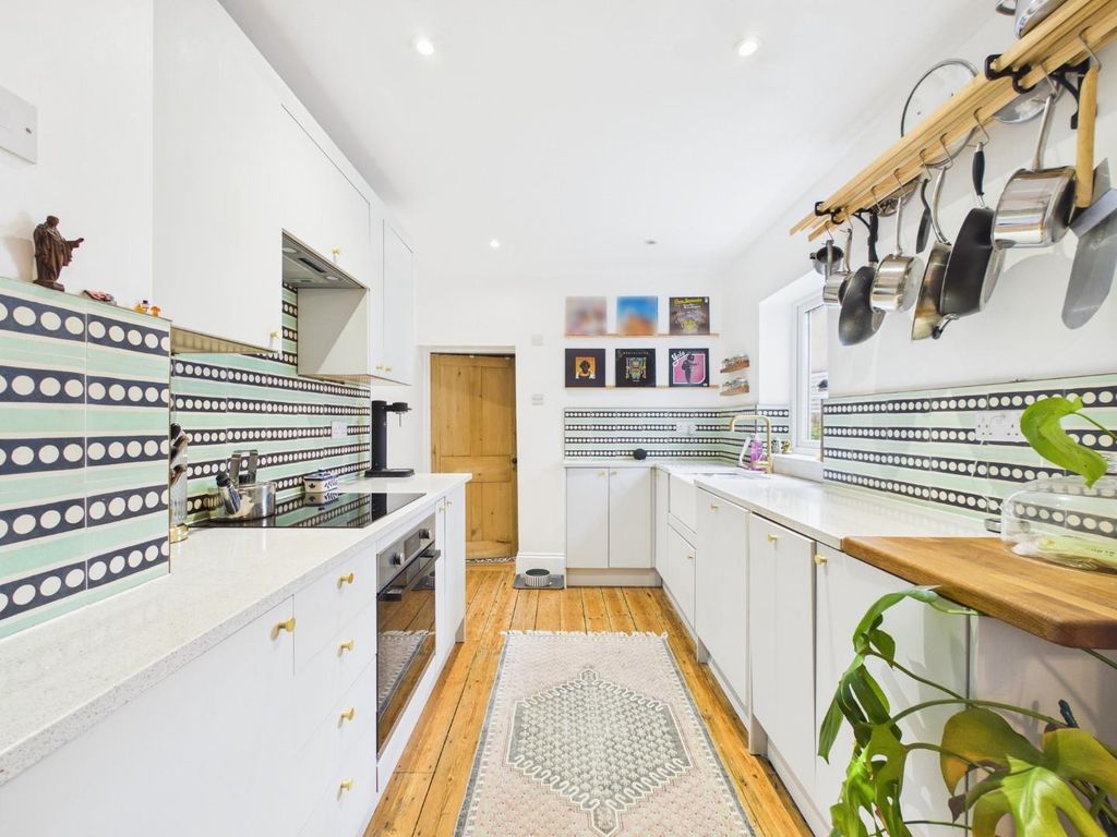 Property photo 3 of 29 Cam01530G0-Pr0413-Still017.Jpg