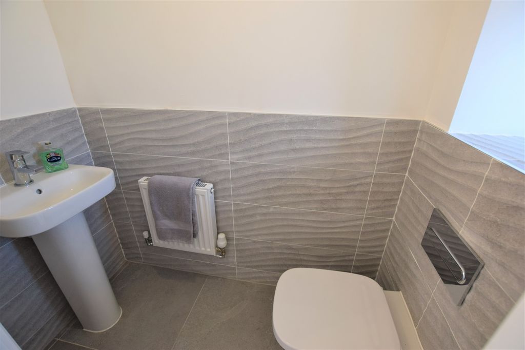Property photo 3 of 11 wc