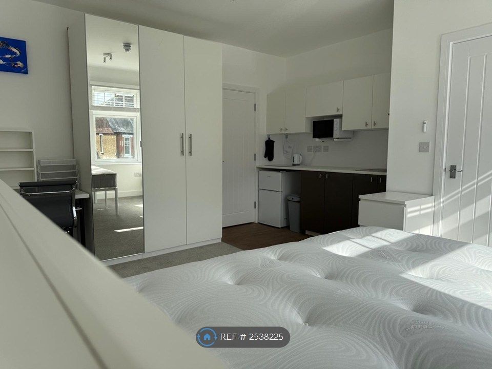Property photo 1 of 8 Room 6 - £1025 Pcm