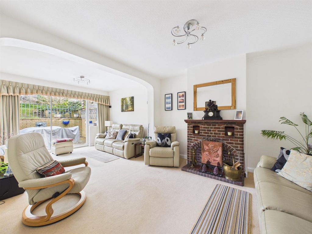 Property photo 2 of 25 Cam02885G0-Pr0560-Still011.Jpg