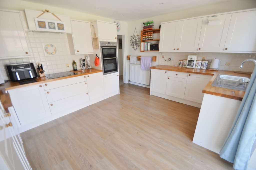 Property photo 2 of 32