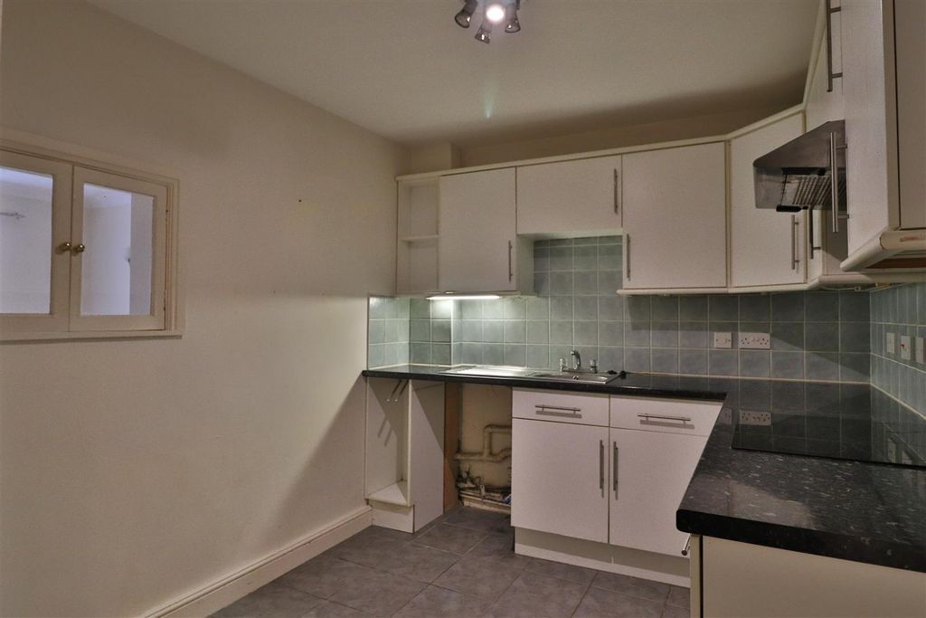 Property photo 3 of 8 Kitchen