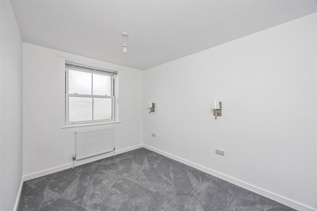 Additional image 15 of 2 bed flat to rentMontague Street, Worthing BN11