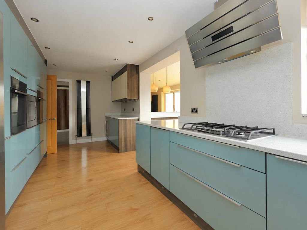 Property photo 3 of 30 Kitchen