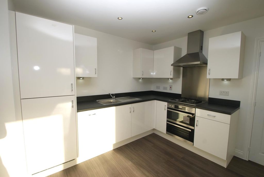 Property photo 2 of 8 Kitchen