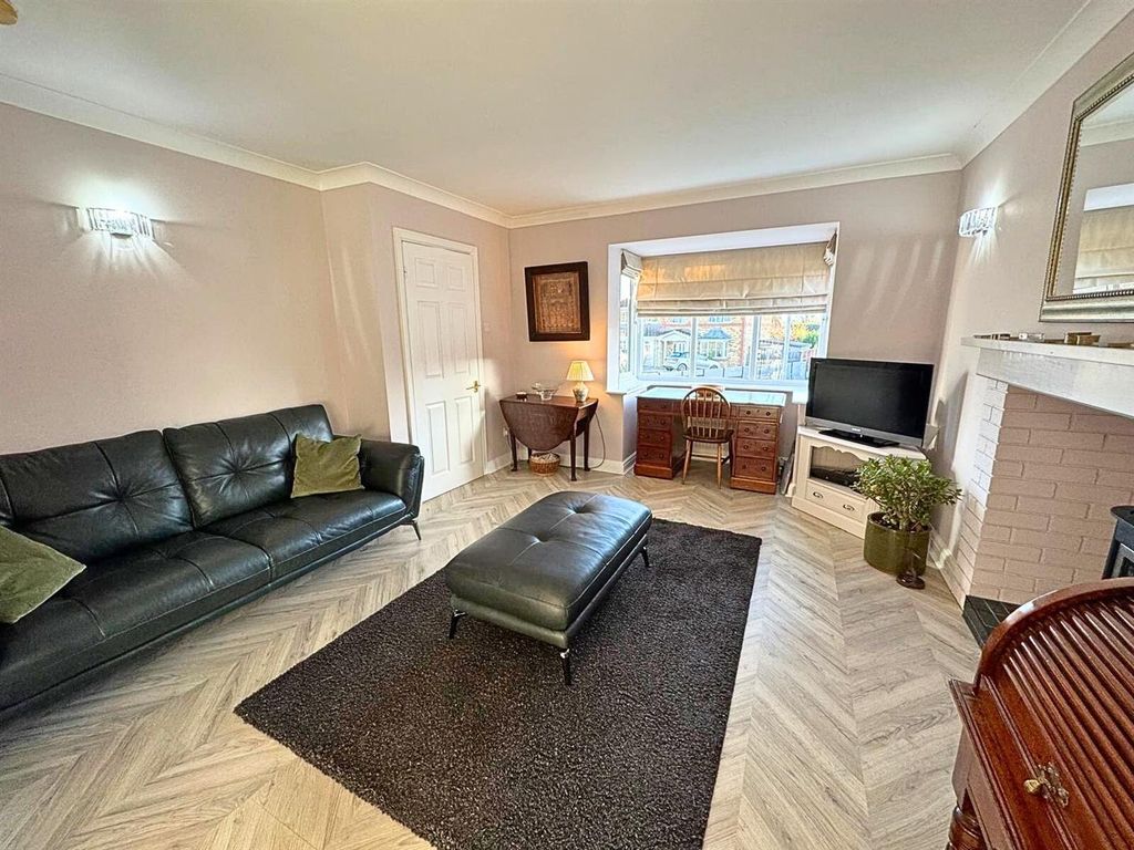 Property photo 2 of 25 Lounge