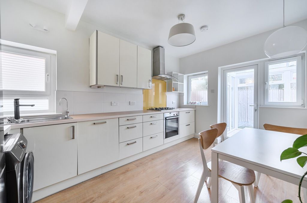 Property photo 2 of 17 1387393-14-693055...