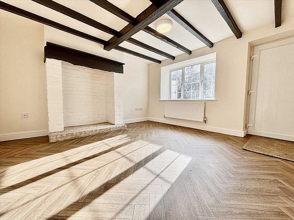 Property photo 3 of 19 Lounge