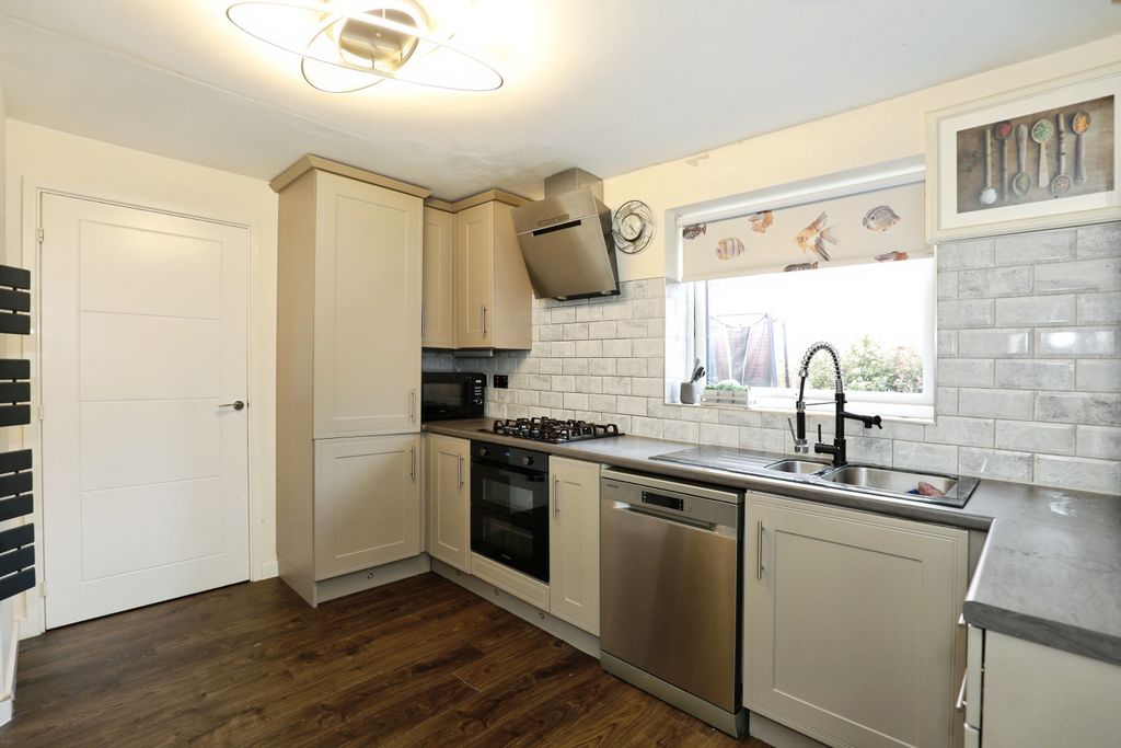 Property photo 3 of 20 Kitchen