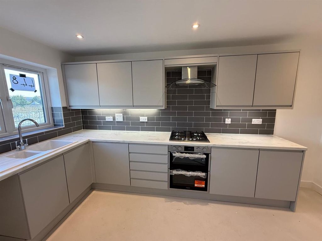 Property photo 2 of 14 Plot 448 Kitchen.Jpg