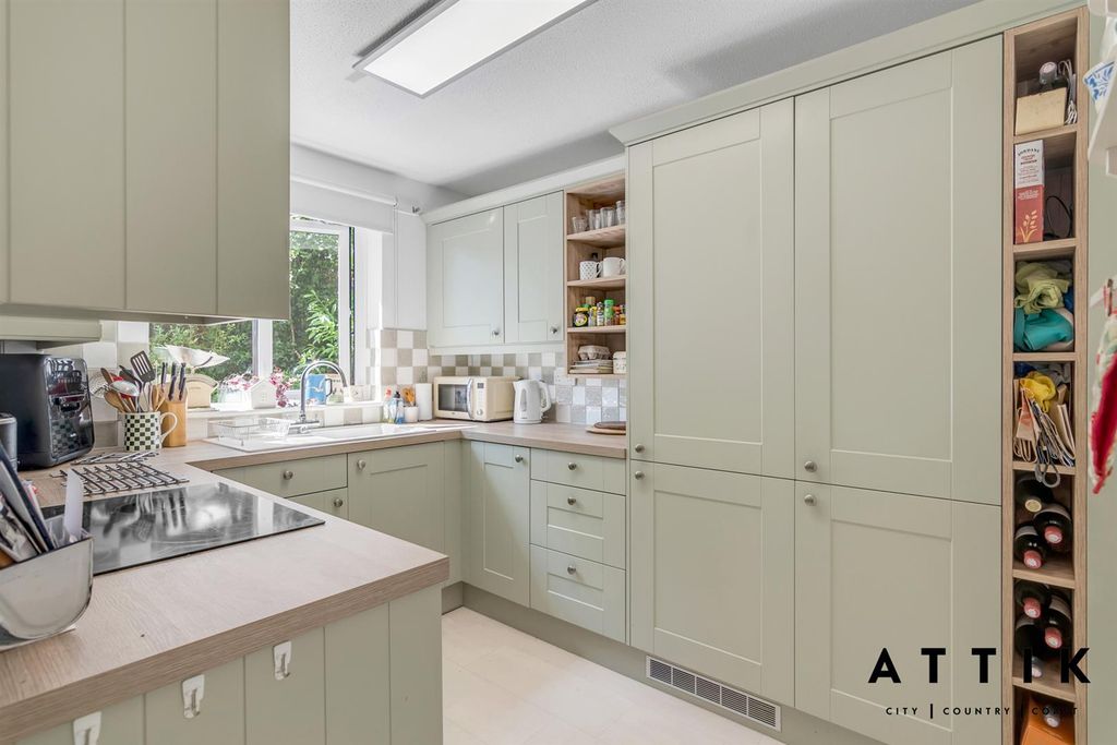 Additional image 17 of 2 bed flat for saleThe Limes, London Road, Halesworth IP19