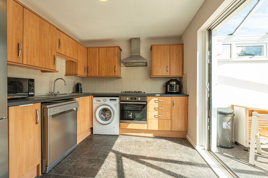 Property photo 2 of 26
