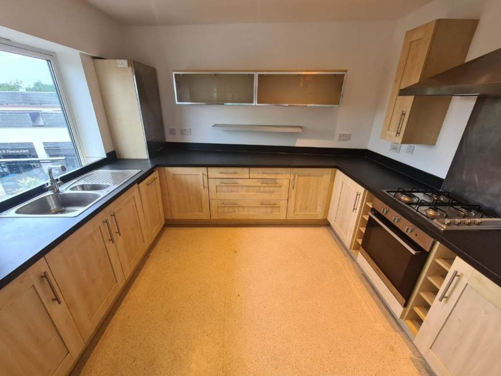 Property photo 2 of 8 Kitchen