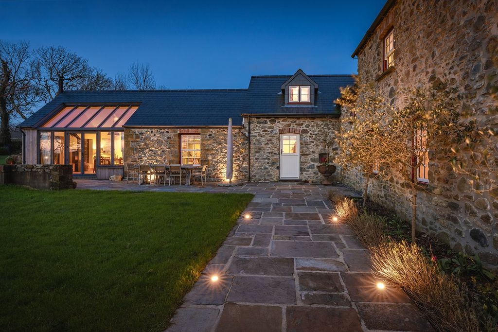 Property photo 2 of 42