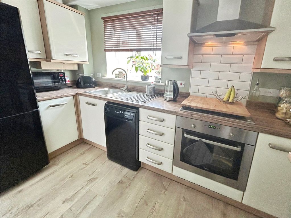 Property photo 2 of 14 Kitchen