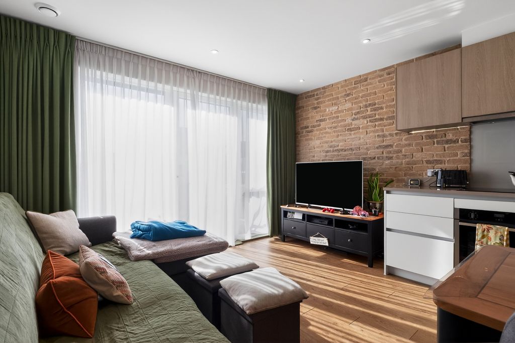 Property photo 2 of 20