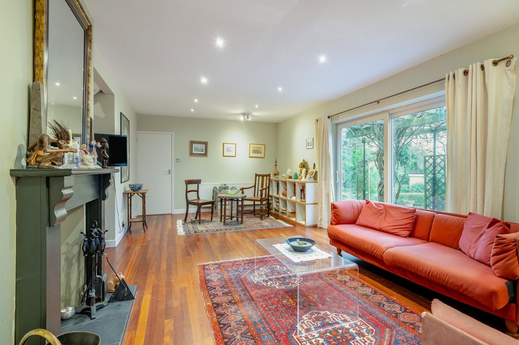 Property photo 3 of 34