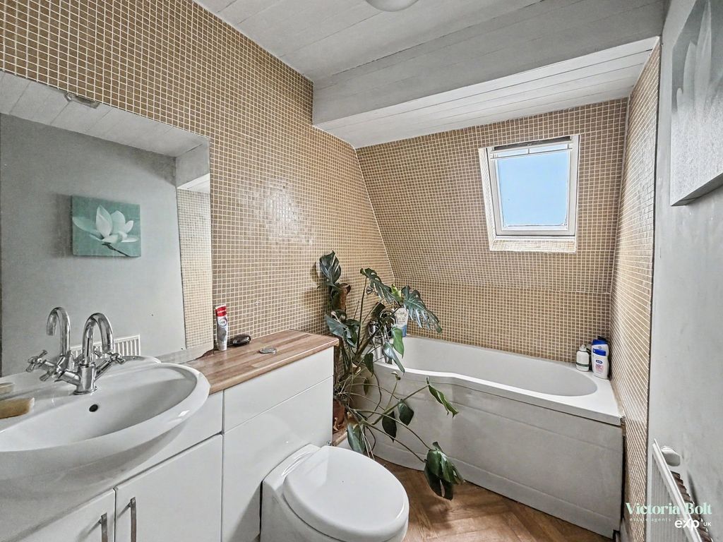 Property photo 3 of 24