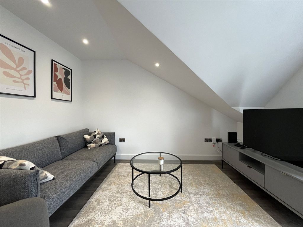 Property photo 3 of 7 Three Bedroom Lounge